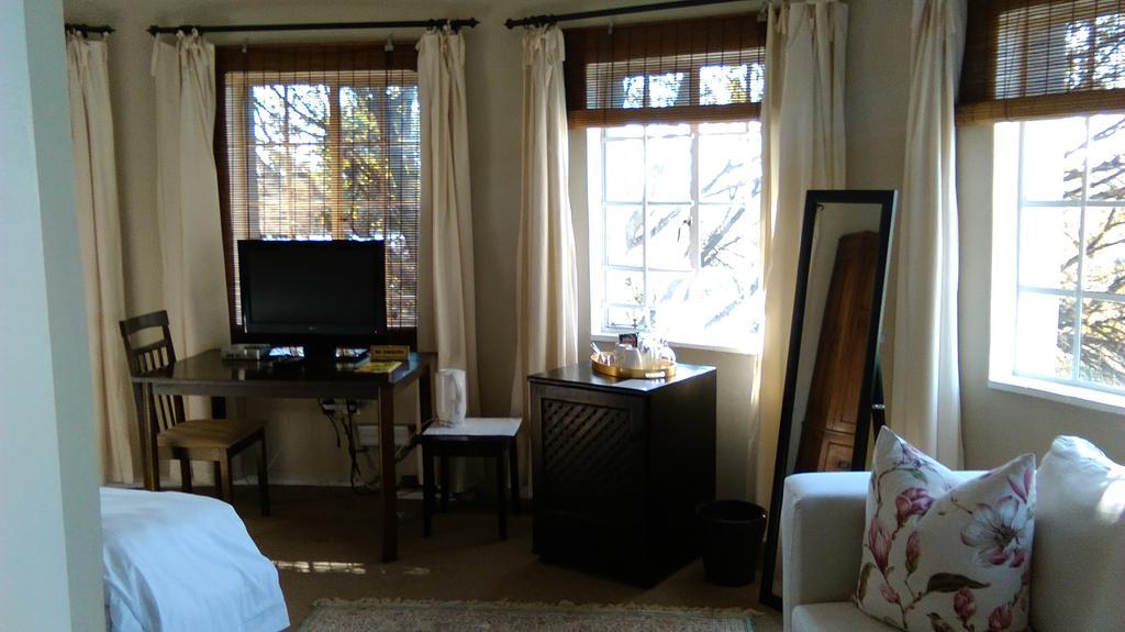 Chartwell Castle & Guest House Extérieur photo
